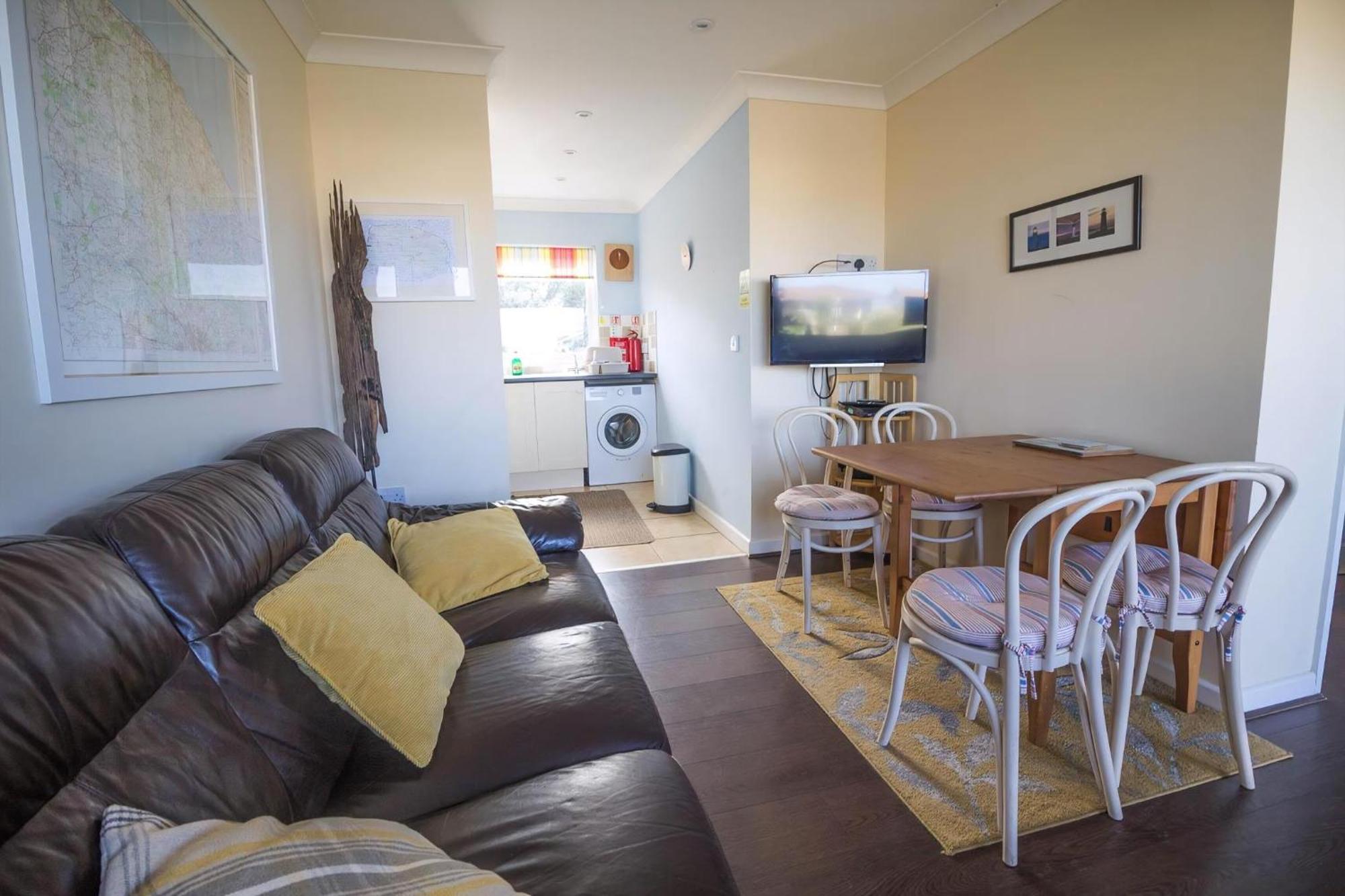 Chalet For Hire At Rainbows End Near A Beautiful Norfolk Beach Ref 31039R Bacton  Exterior photo